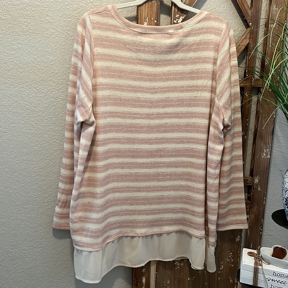 Torrid Size 3 Tunic knit blouse w faux under layer, feminine pink and cream - Picture 6 of 7